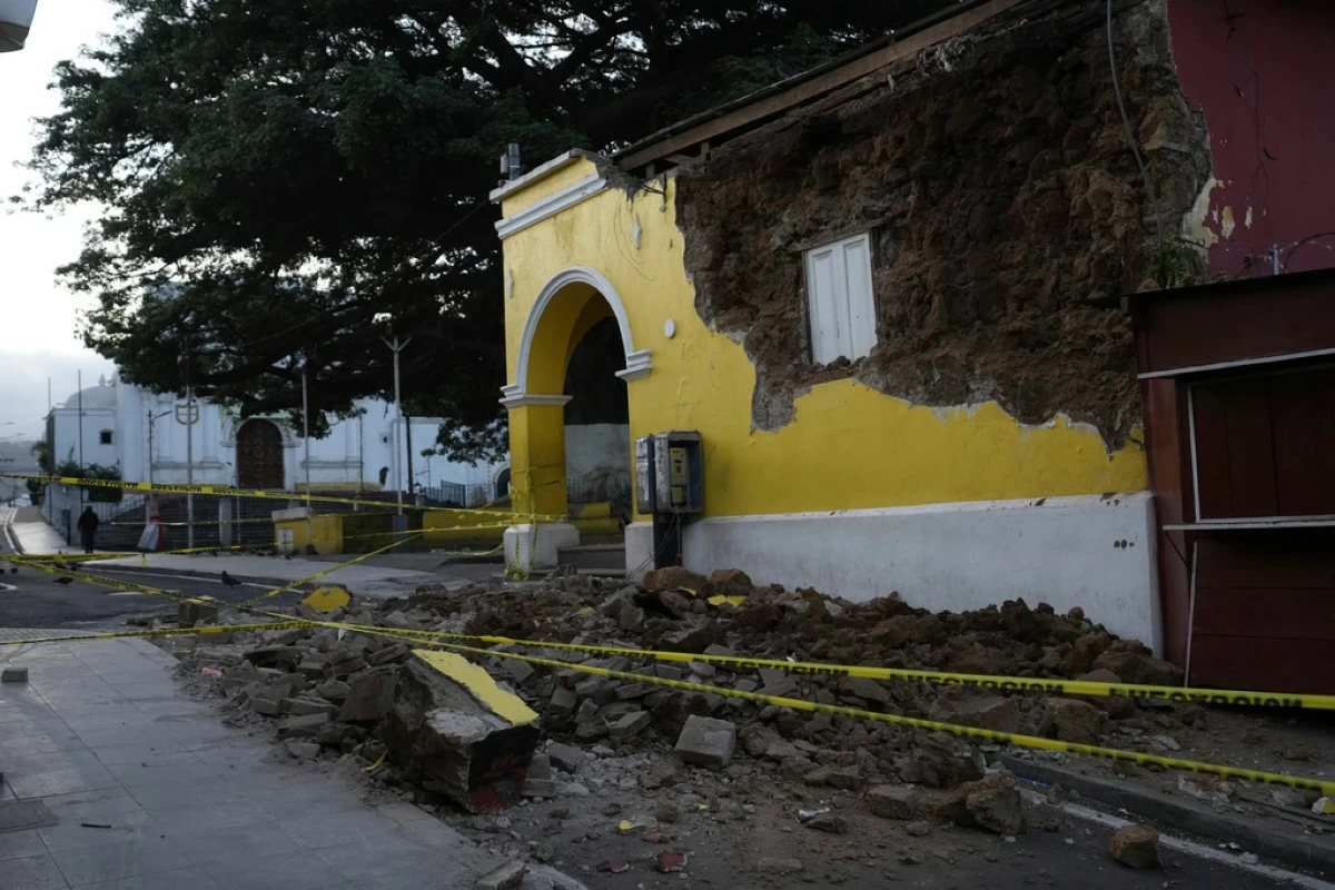 Police tape surrounds a building that was damaged after dozens of earthquakes and aftershocks were recorded in a matter of hours in Palin, Guatemala, early Wednesday, July 9, 2025. (AP Photo/Moises Castillo)