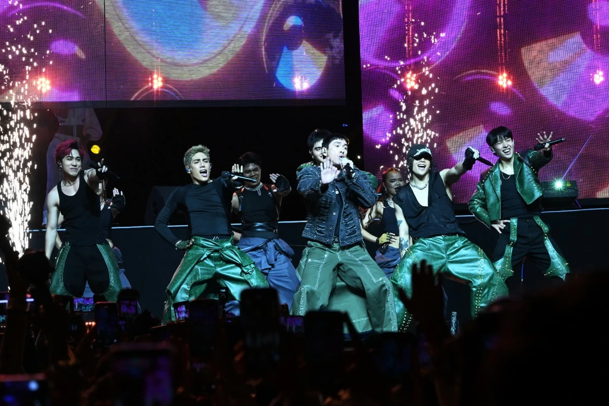 Multiple generations of Pinoy artists stood tall at the Philippine Arena as Rico Blanco
joined SB19 on stage.