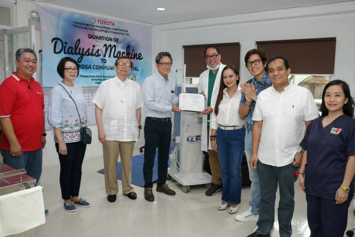 TMP Foundation donates dialysis machine to Santa Rosa Community Hospital (2018).