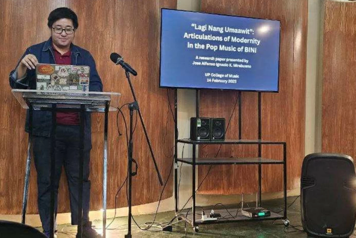 Jose Alfonso Ignacio Mirabueno at his thesis defense (Photo: Oey Mirabueno) 
