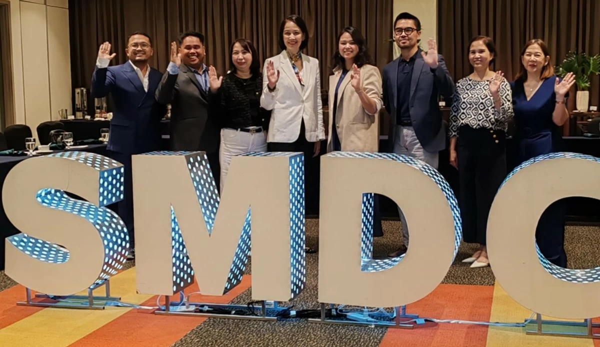 Grace Evangeline M. Sta. Ana, SMDC executive vice president; Jessica Bianca 