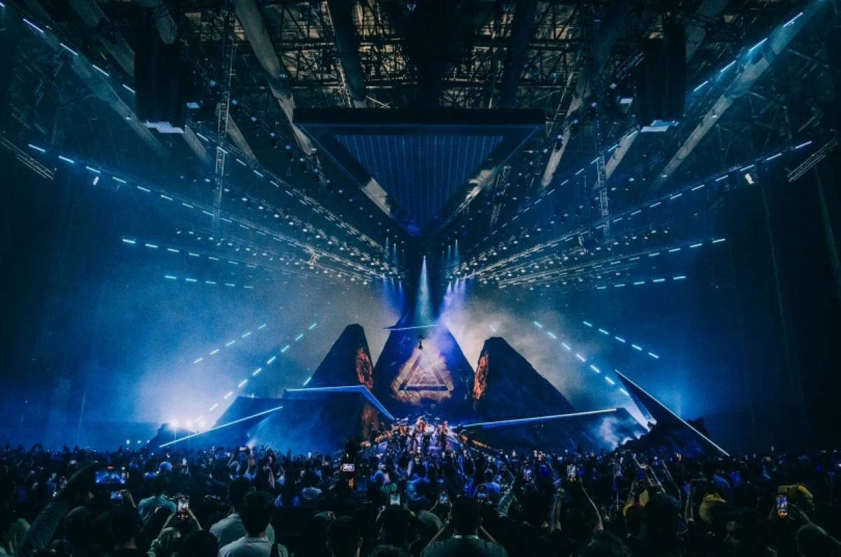 Seventeen's Dino performing at Esports World Cup 2025 opening ceremony in Saudi Arabia (Pledis Entertainment)