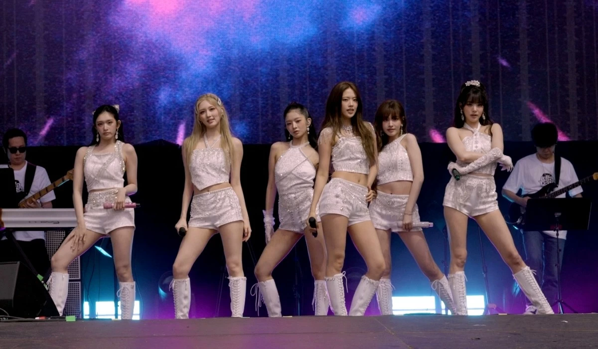 IVE performing at Lollapalooza Berlin (Starship Entertainment)