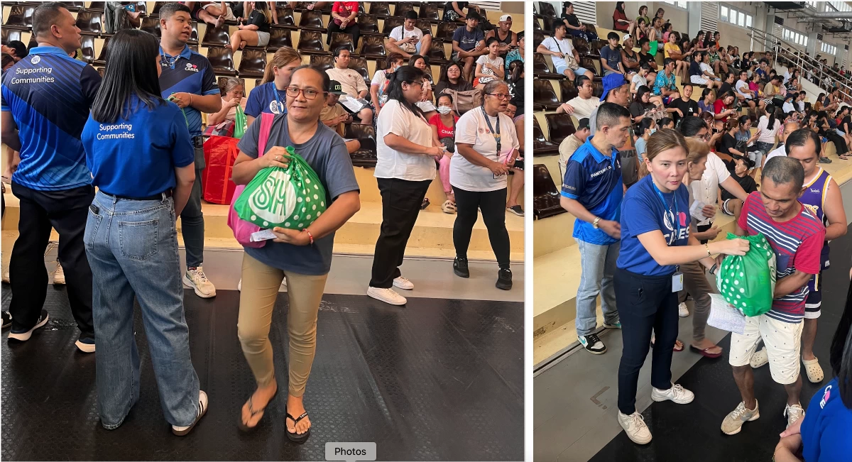 SM Center Shaw employee-volunteers distributes Kalinga Packs to 508 families affected by a larger fire that struck Barangay Addition Hills, Mandaluyong City on July 7.