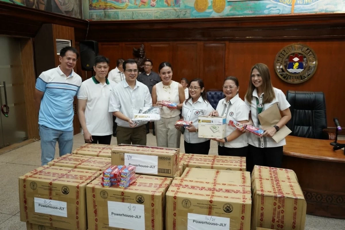 Baseco Hospital’s Dental Department received new equipment and supplies intended to improve dental care services from Frederick Siy of Powerhouse, Jason Yu of JLY Company, and Azer Almodal of Ezra Dental