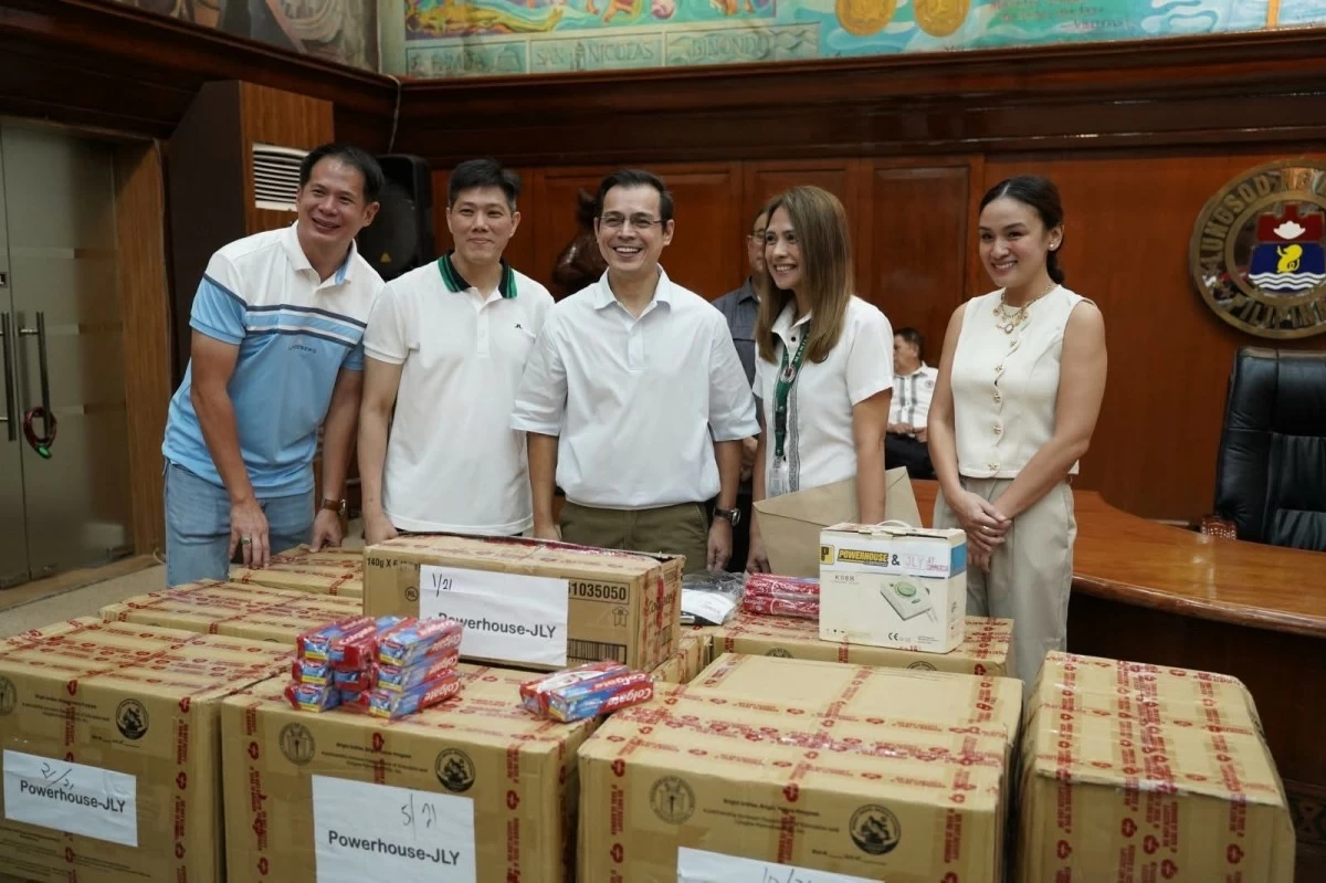 Baseco Hospital’s Dental Department received new equipment and supplies intended to improve dental care services from Frederick Siy of Powerhouse, Jason Yu of JLY Company, and Azer Almodal of Ezra Dental