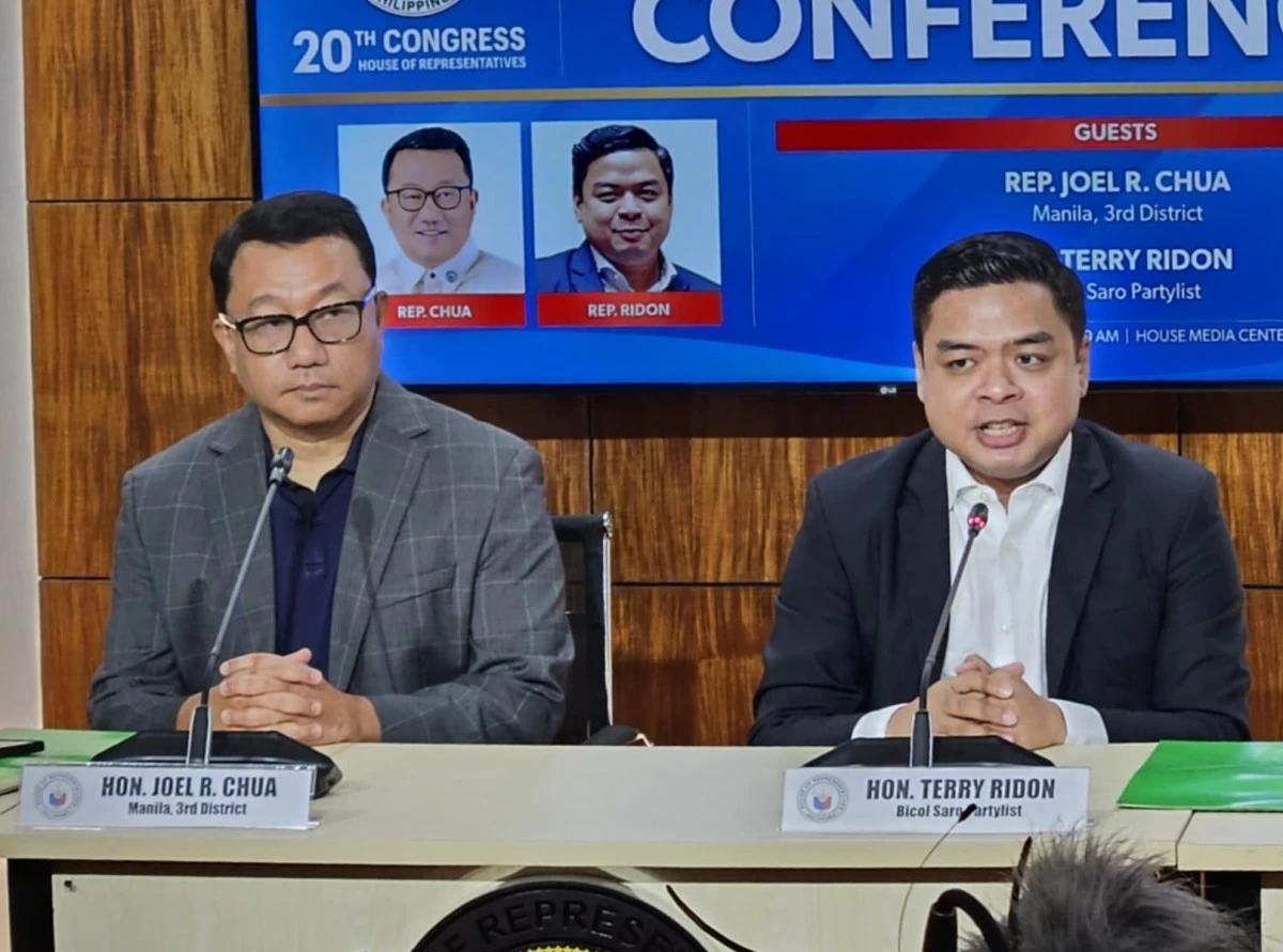 Manila 3rd district Rep. Joel Chua (left), Bicol Saro Party-list Rep. Terry Ridon (Ellson Quismorio/ MANILA BULLETIN)