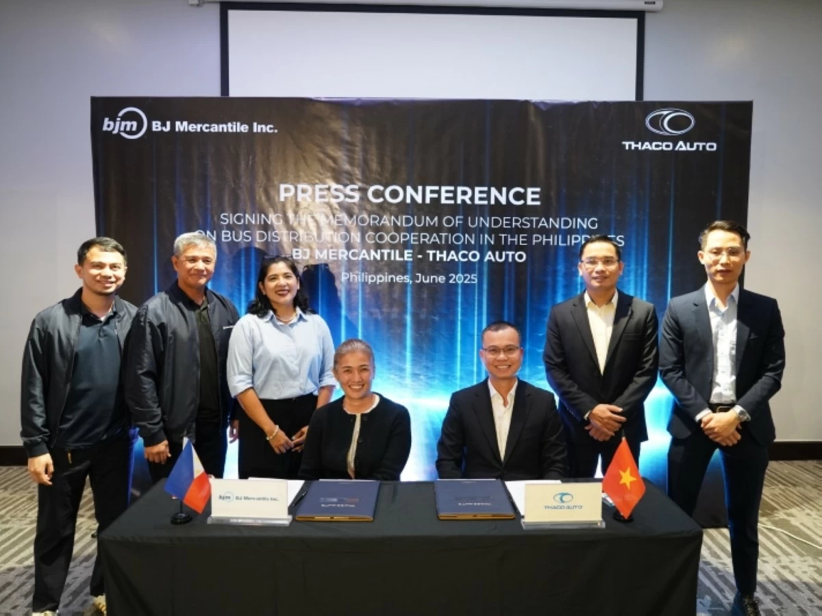 From left: Marvy Sales, Sales Associate, BJ Mercantile Inc.; Don Ramos, Sales Manager, BJ Mercantile Inc.; Peachy Tamayo, Marketing Manager, BJ Mercantile Inc.; Leilani Lim Tan, Vice President, BJ Mercantile Inc.; Doan Dat Ninh, Vice President, THACO Auto, Production & Business; Nguyen Ngoc Trung, Director of Truck & Bus Export Sales, THACO Auto; Tran Dinh Quang, Truck & Bus Export Sales Manager, THACO Auto.