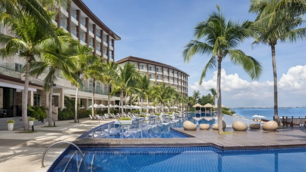 Overlooking the Mactan Channel, the infinity pool at Dusit Thani Mactan Cebu offers a mix of tropical comfort and resort-style living.