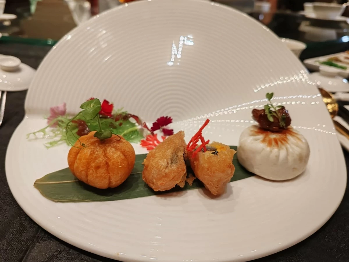 Deep-fried Hoisin Sauce Roasted Duck Meat Puff Deep-fried Shrimp and Duo Egg Roll and Pan-seared Black Pepper Wagyu Beef Bun