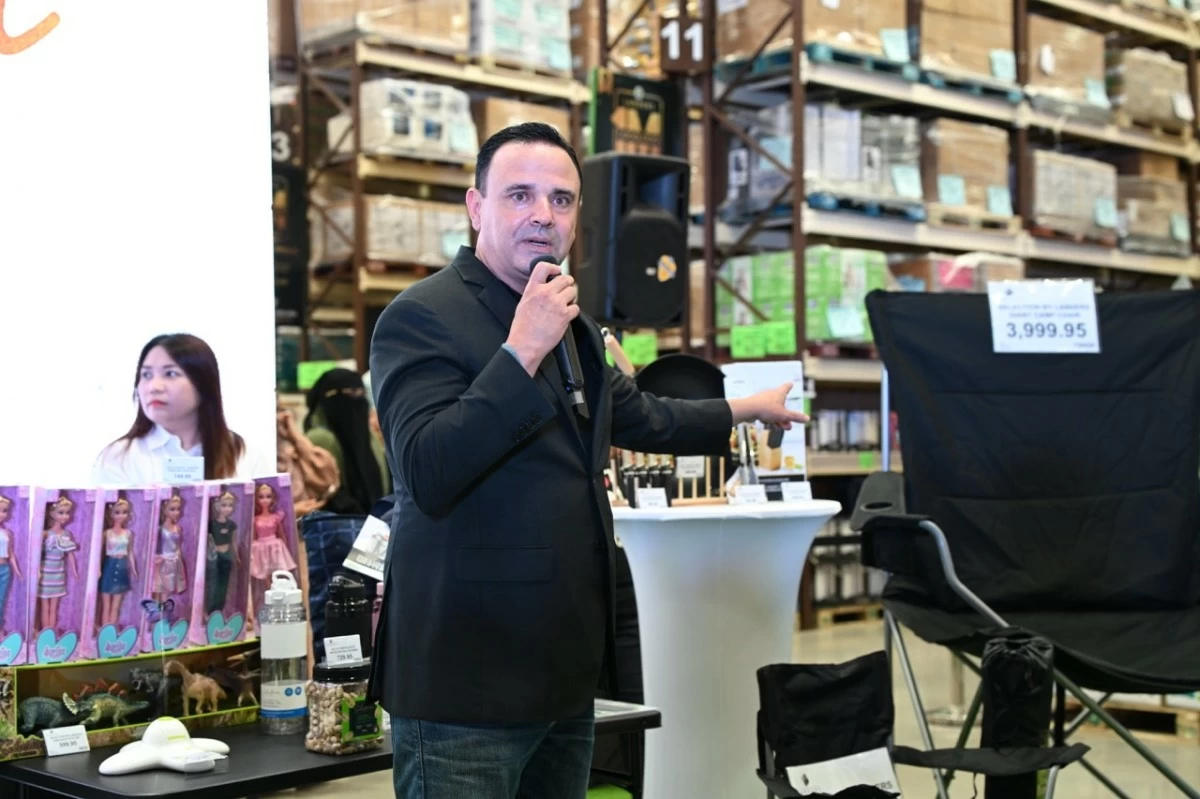 Deputy CEO of Landers Superstore Bill Cummings introduced the brand’s newest promise to members.
