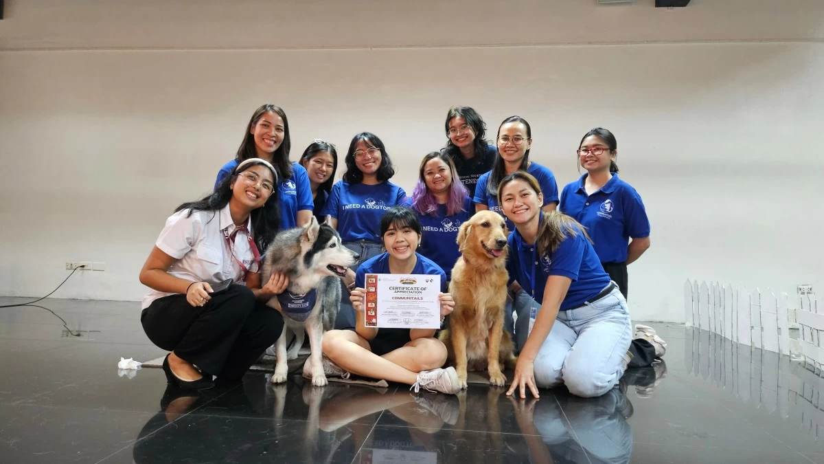 The Communitails human-animal team helps people weather stressful times, one pat at a time.