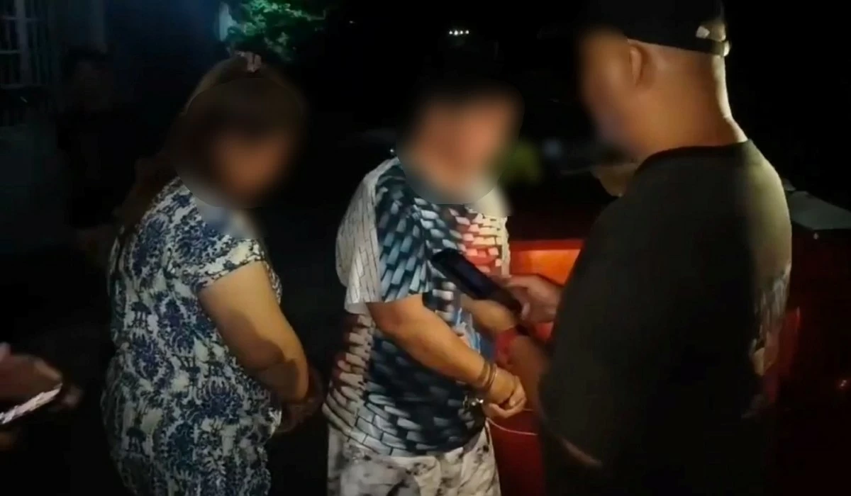 The police with the two suspects in Taguig (Photo from SPD)