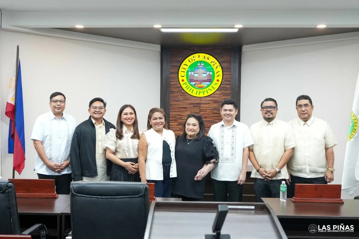 Las Pinas Vice Mayor Imelda Aguilar with Mayor April Aguilar and newly-elected councilors and department heads. (Photo from Las Pinas PIO)