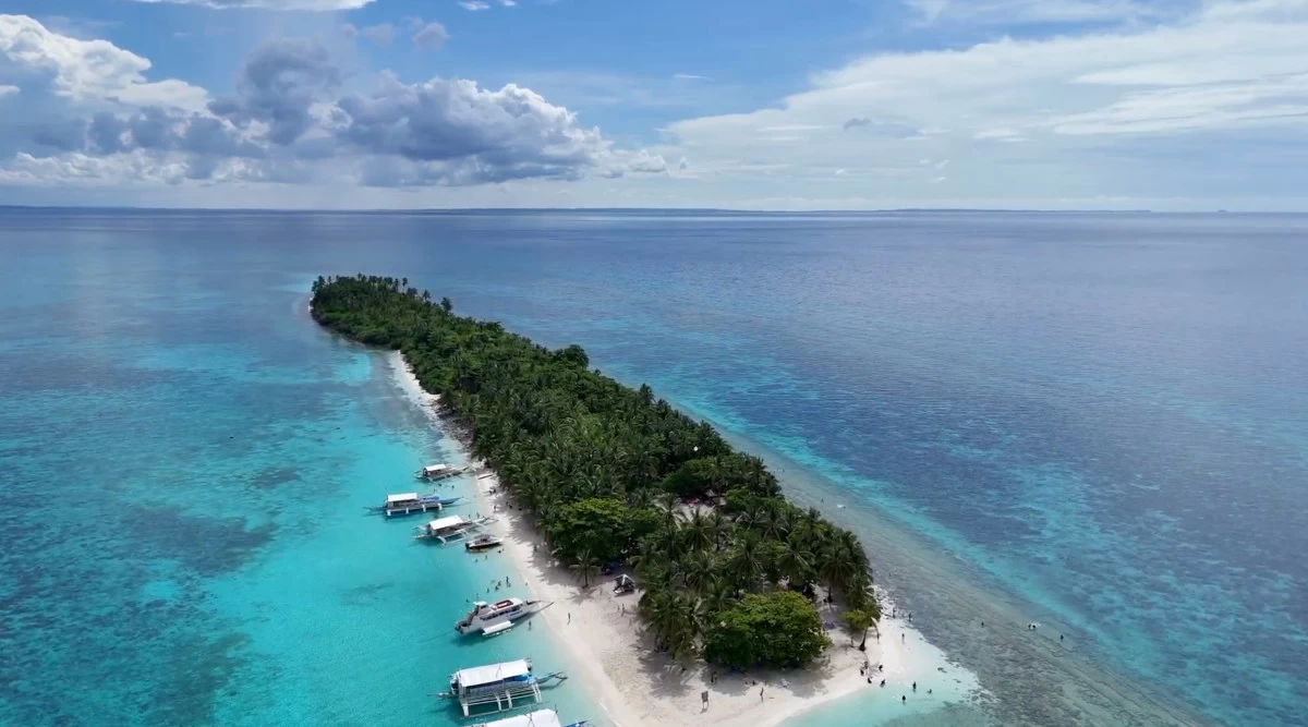 TROPICAL BLISS Kalanggaman Island offers a refuge from the urban landscape with its natural beauty