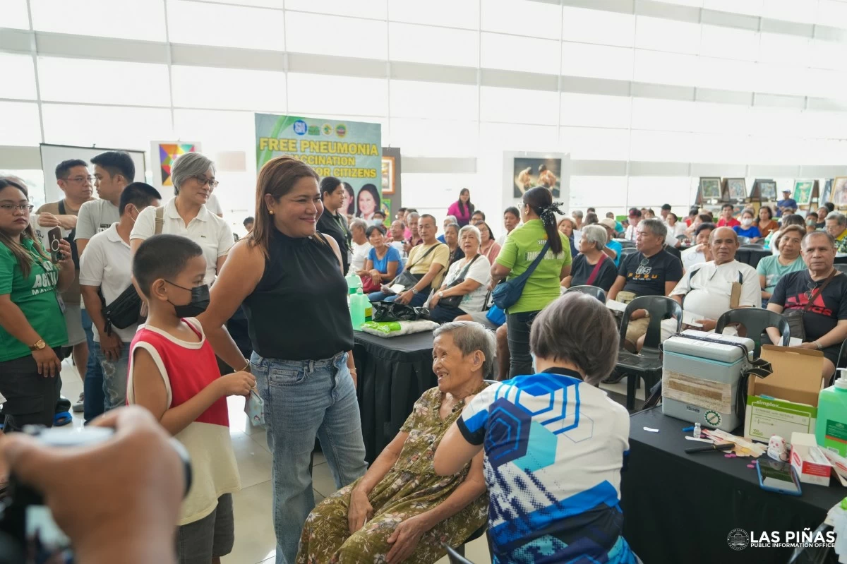 Mayor April Aguilar at the vaccination site. (Photo from Las Pinas PIO)