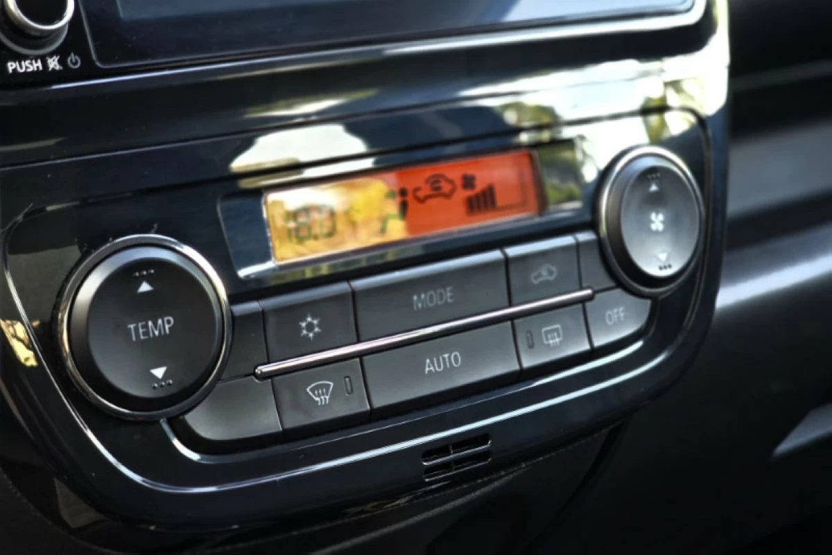 Automatic climate control in the Mirage GLS
