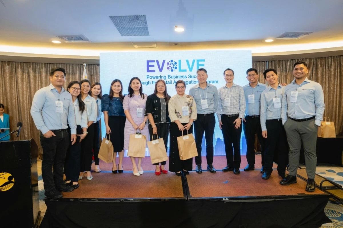 EvoEnergi CEO Julian Lao and D&L Industries President &CEO Alvin La,o together with their team behind the rollout of the Retail Aggregation Program, and with honored guests Atty. Mae Palgan (Atty IV, ERC), Atty. Chiara Blanco (Chief, Contestable Market Division, ERC), Sharon Montaner (Director, Market Operations Services) and Atty. Monalisa Dimalanta (ERC Chairperson) 