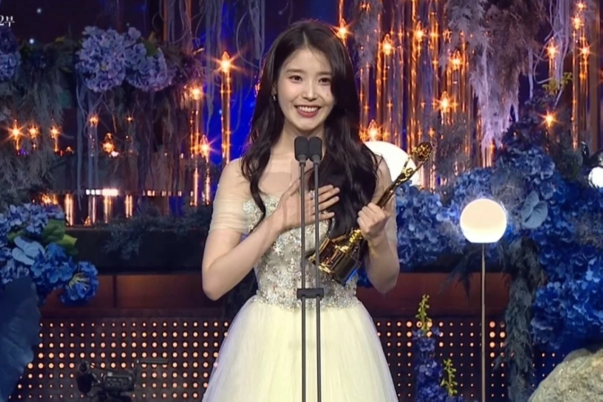 Best actress IU (Screenshot from KBS Entertainment video on YouTube)