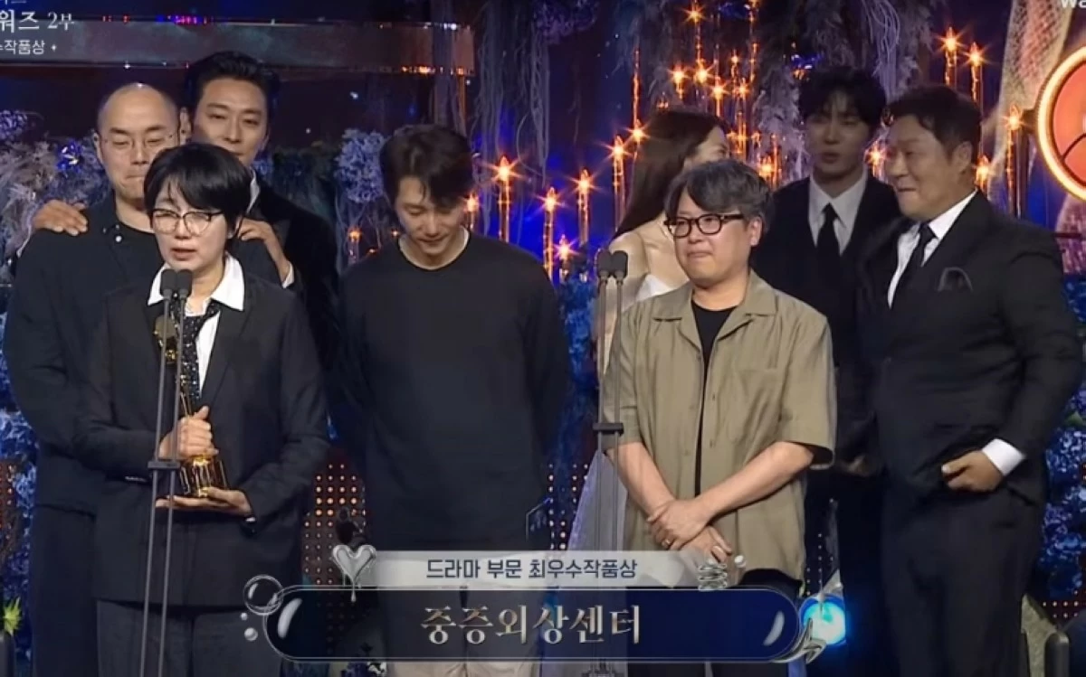 The stars and crew of best drama winner 