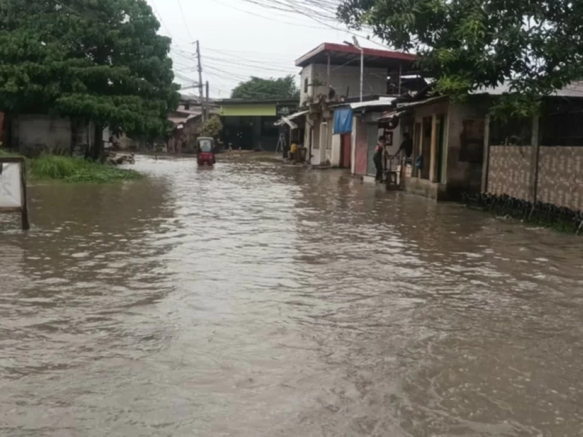FLOODED street in Zamboanga City. (Photo via Liza Jocson)
