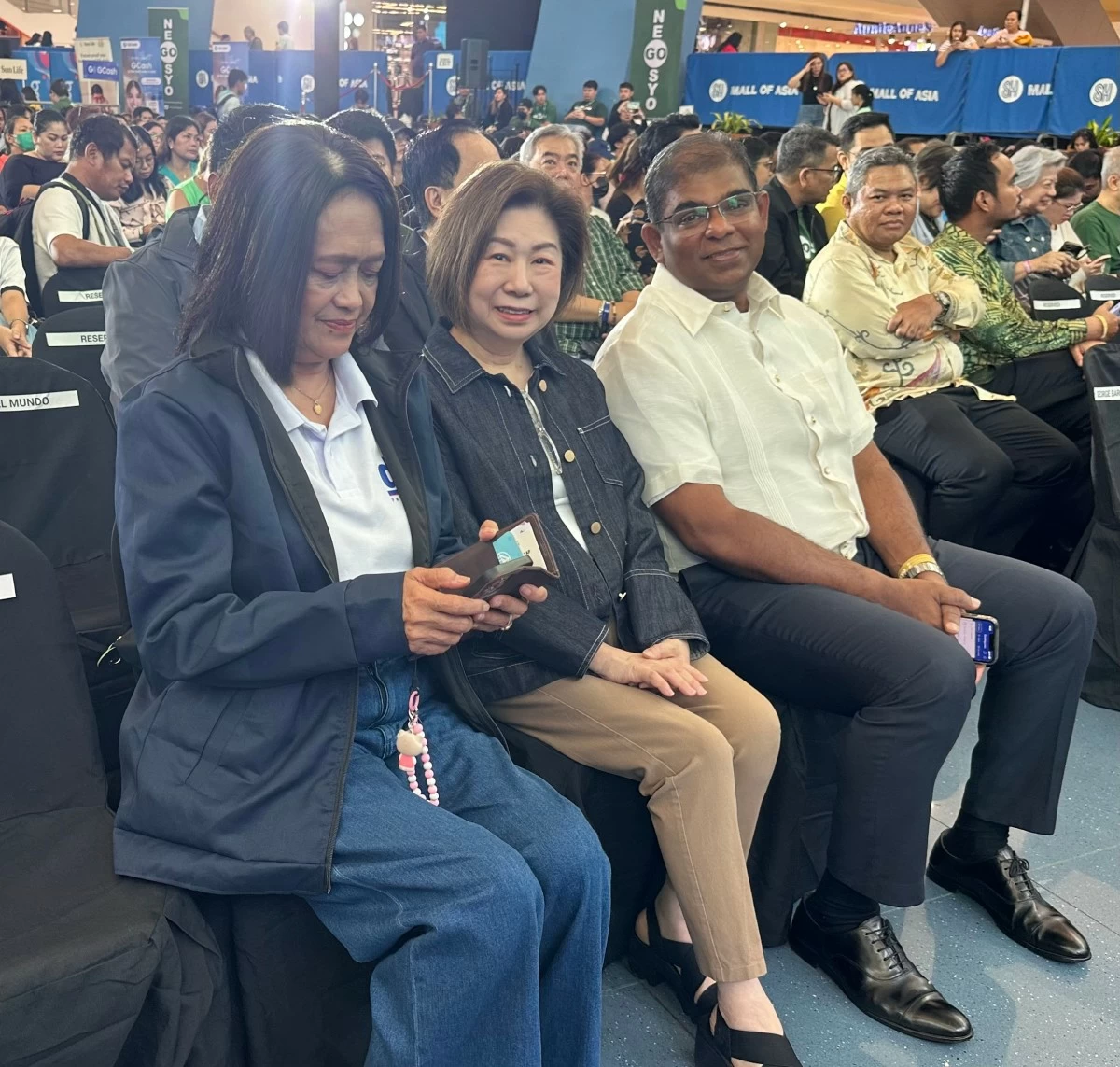 DTI Undersecretary Blesila Lantayona, Tessie Sy-Coson, and Malaysian Ambassador Dato Abdul Malik Melvin Castelino
