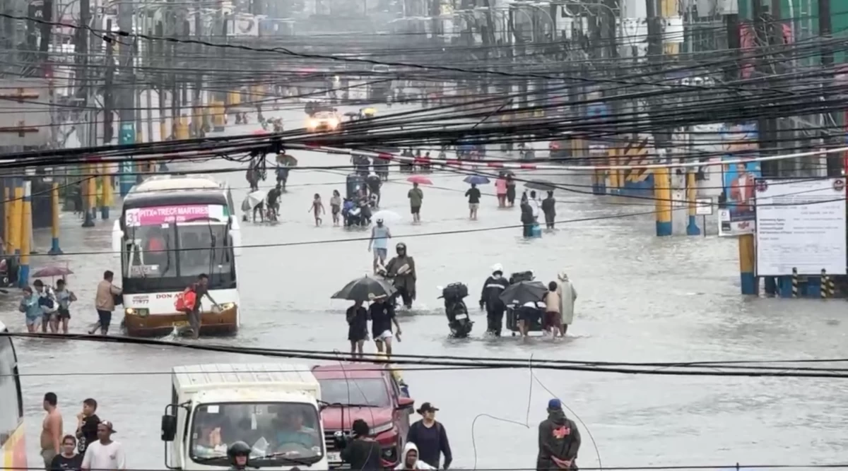 Flood in Aguinaldo Highway near SM Bacoor as of 10:00 a.m. on July 22 (Screenshot from the City Government of Bacoor's Facebook Live stream/MANILA BULLETIN)
