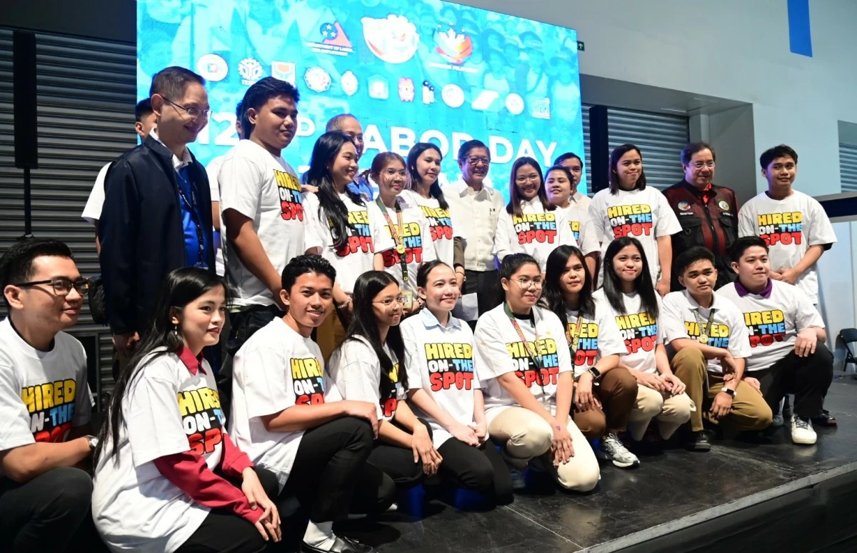 Several successful Hired-on-the-Spot applicants pose for a photograph with President Ferdinand “Bongbong”