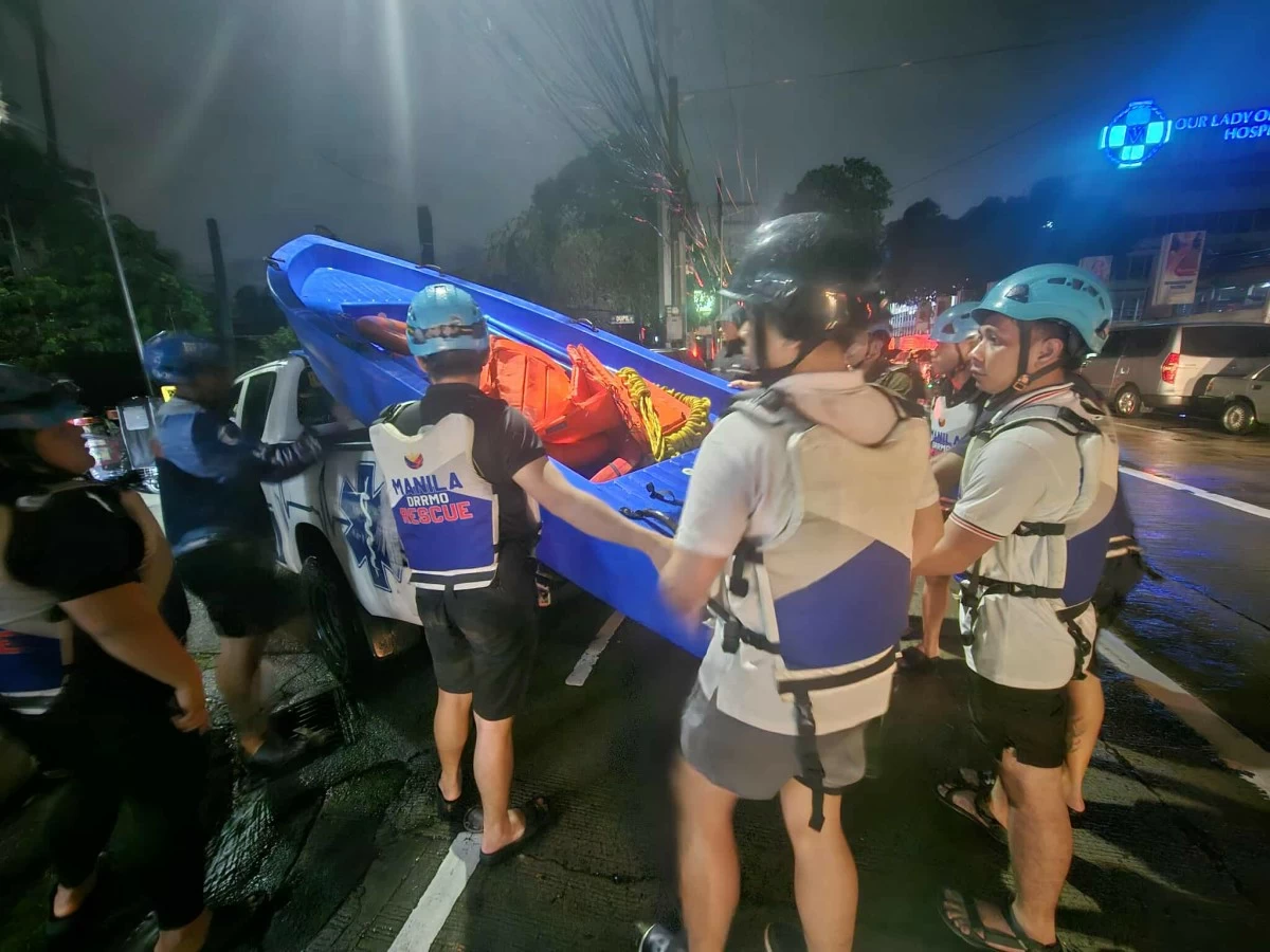 Rescue teams start scouring the city to respond to appeals for help from residents. (Manila DRRM Office/Facebook Page)