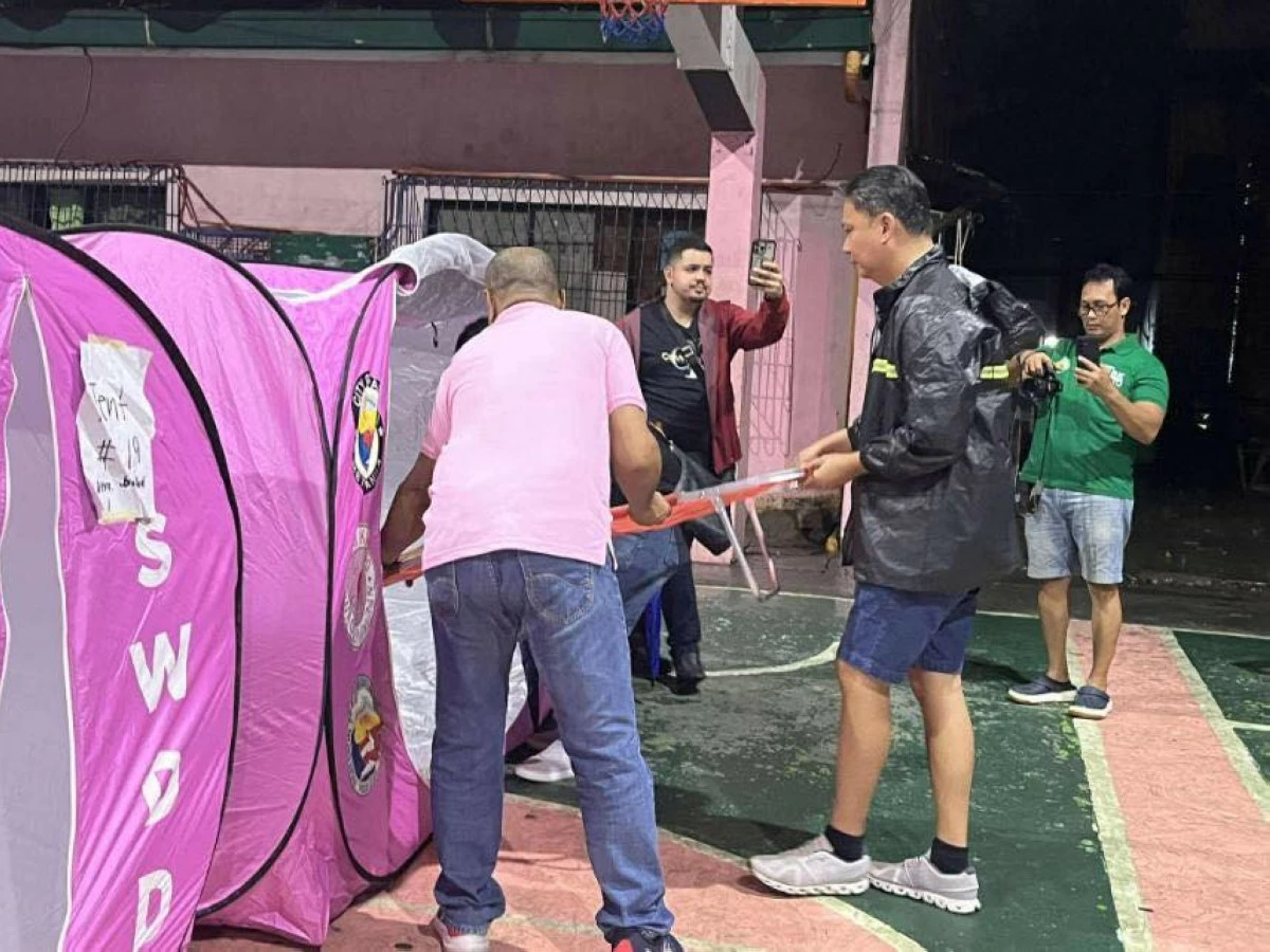 Vice Mayor Mark Calixto provides folding beds to evacuees in the city. (Photo from Pasay PIO)