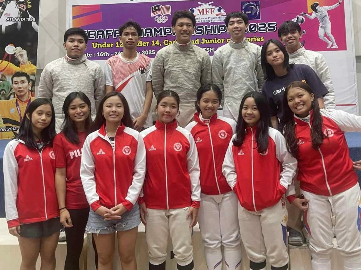 Members of the University of the East fencing team celebrate the achievement of Khiane Felipe (third from left back row) after winning the gold medal in the men’s sabre in the Southeast Asian Fencing Federation (SEAFF) Cadet and Junior Championships 2025 on Monday at the Arena TSH in Kuala Lumpur, Malaysia. Also in photo are, (back row from left) Charles Babatio, Boo Geronimo, Anthony Concepcion, Celyna and Marco Palmado, (front row from right) Irish Manaois, Nicol and Nina Canlas, Shy Catantan, Willa Galvez, Leila Vizcayno and Yuna Canlas.


