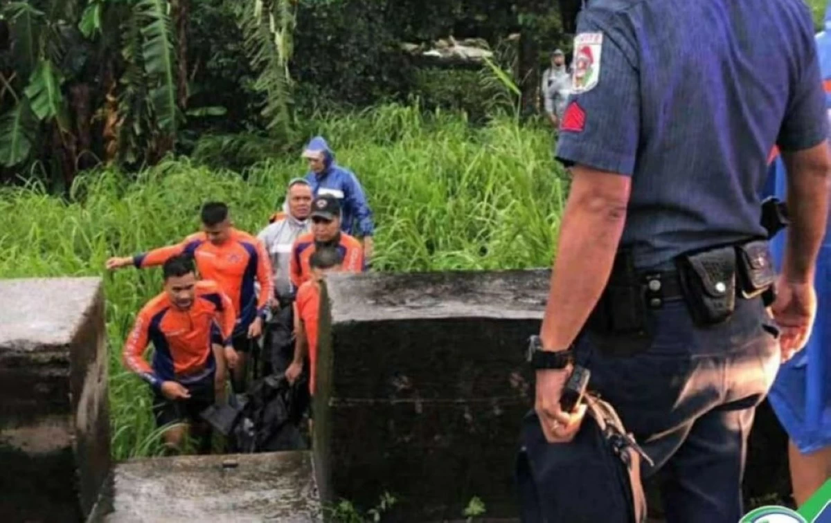 Retrieval operation for the 16-year-old girl who drowned in Calibuyo River in Tanza on July 22 (Photo from the Municipal Government of Tanza's Facebook page/MANILA BULLETIN)