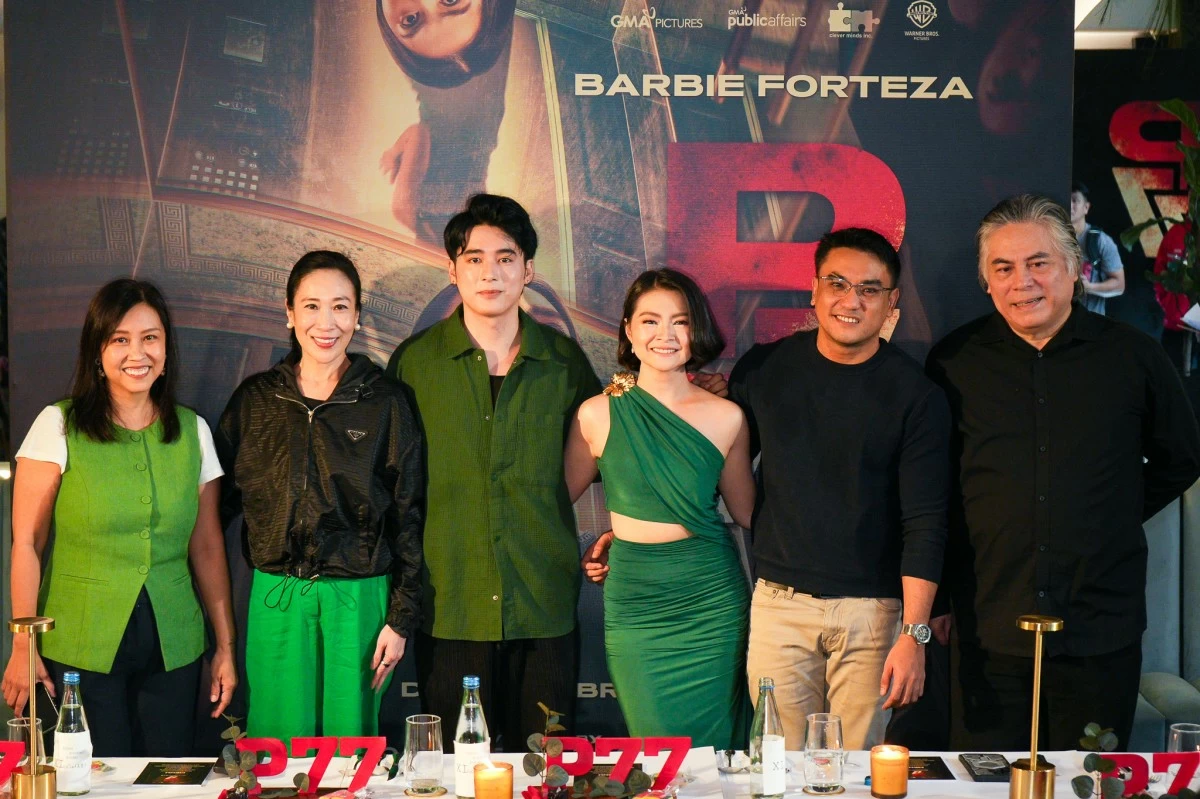 From left: GMA Senior Vice President for Public Affairs Nessa Valdellon; GMA Network Senior Vice President for Programming, Talent Management, Worldwide, and Support Group, and President and CEO of GMA Films, Atty. Annette Gozon-Valdes; JC Alcantara, Barbie Forteza, director Derick Cabrido, and Carlitos Siguion-Reyna.


