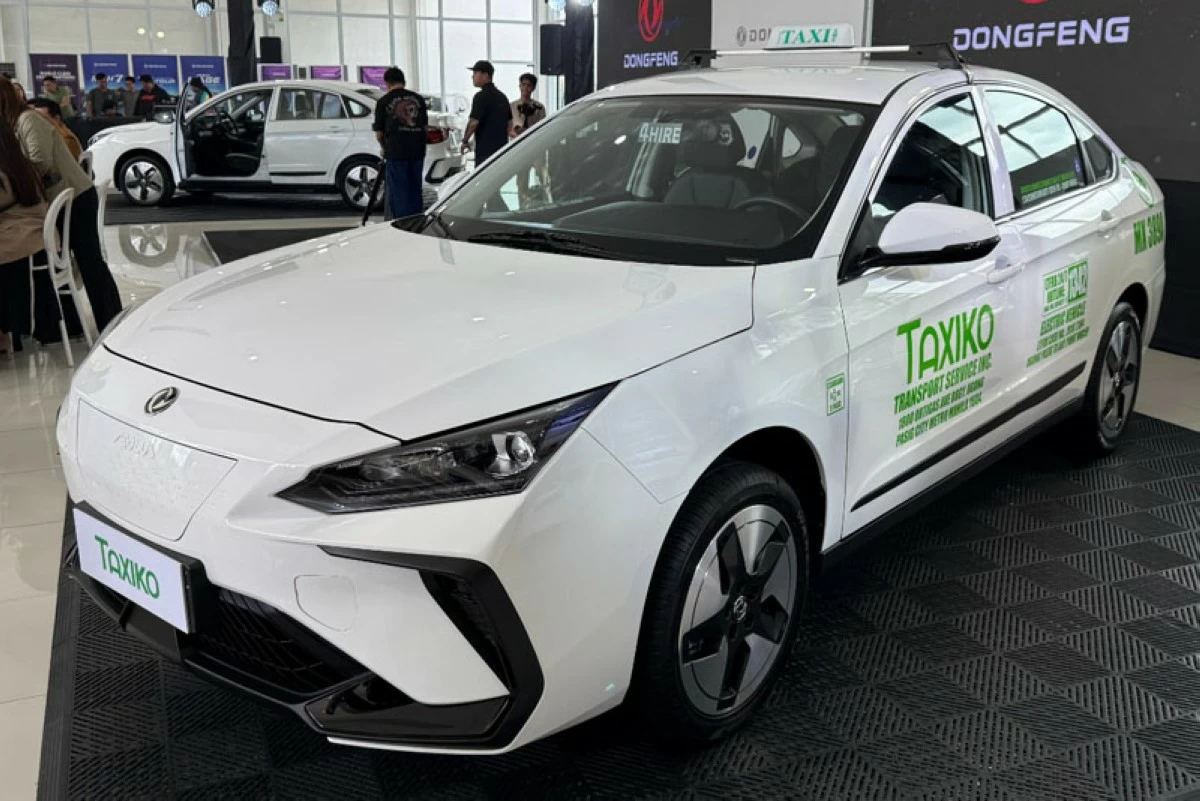 The Dongfeng E70 Pro in taxi configuration.