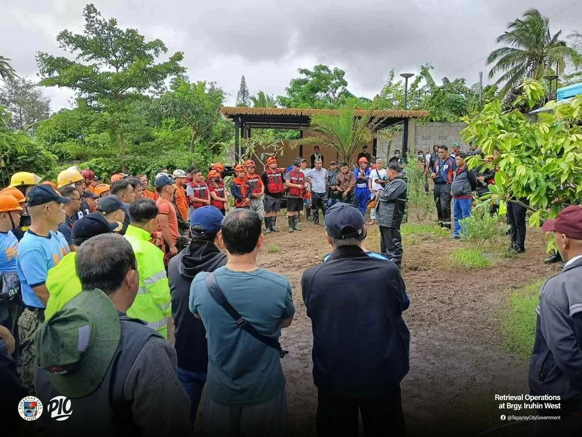 Retrieval operations at the landslide site along the boundary of Tagaytay City and Silang (Photo from Tagaytay City Government's Facebook page/MANILA BULLETIN)