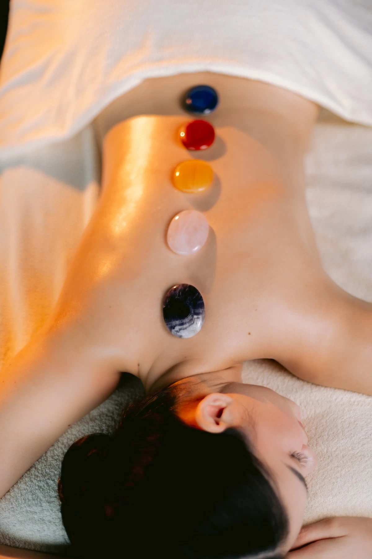 Transcend Massage (90 minutes)
A deeply relaxing massage that harmonizes energy and restores balance with the use of calming aromatherapy blends, energy-balancing gemstones, and herb-infused oils.
