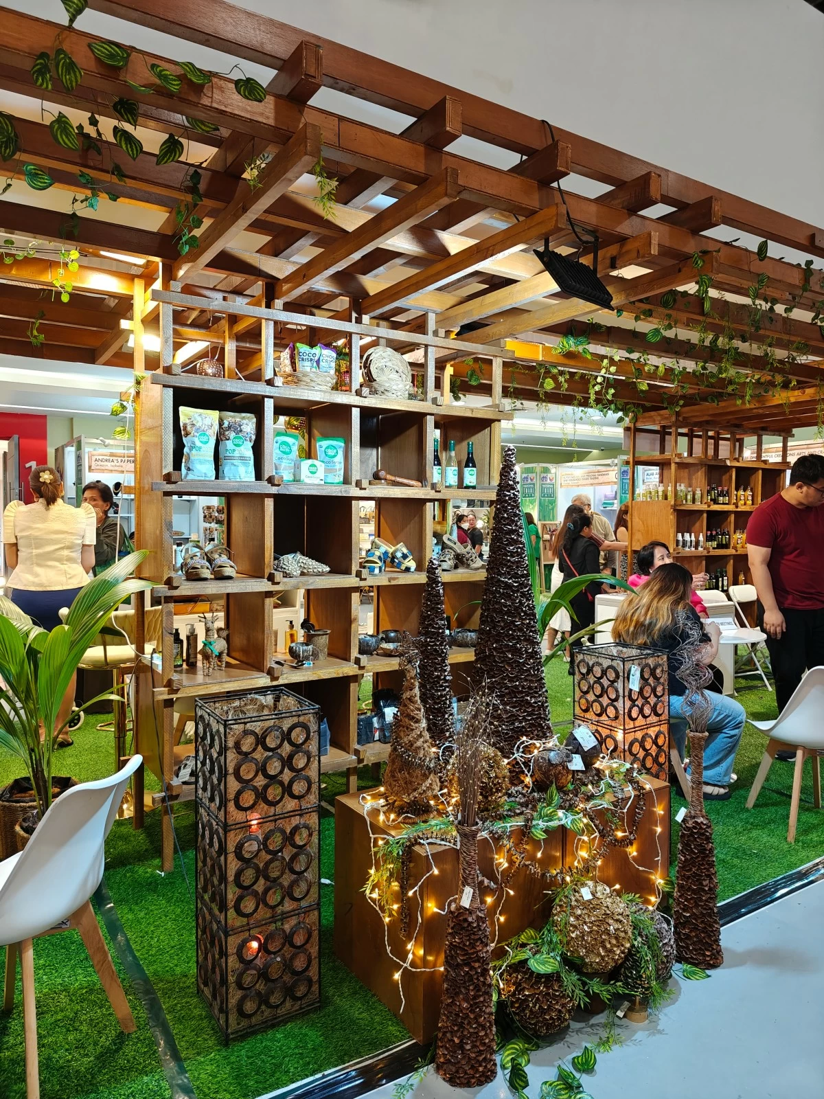 Home decors featuring unique wood carving