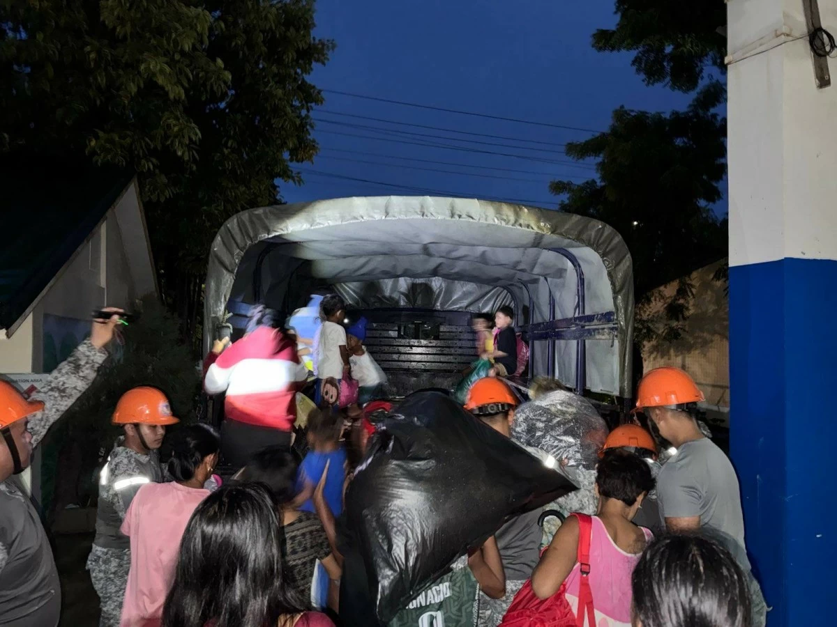 Joint search, rescue, and retrieval (SRR) teams from Northern Luzon Naval Command and 580th Aircraft Control and Warning Wing under the Joint Task Force Karagatan evacuate victims of Tropical Cyclone Emong in San Fernando City, La Union on July 24, 2025. (Photo: Philippine Navy)