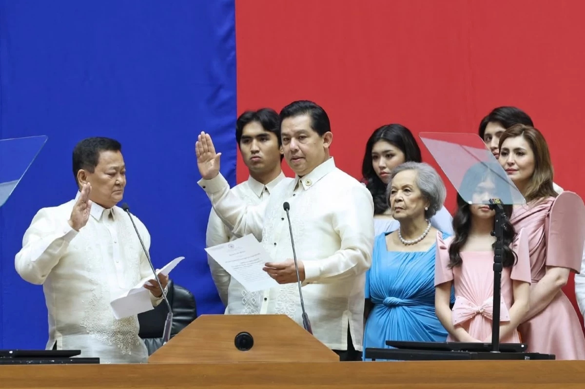 Leyte 1st district Rep. Martin Romualdez (center)
