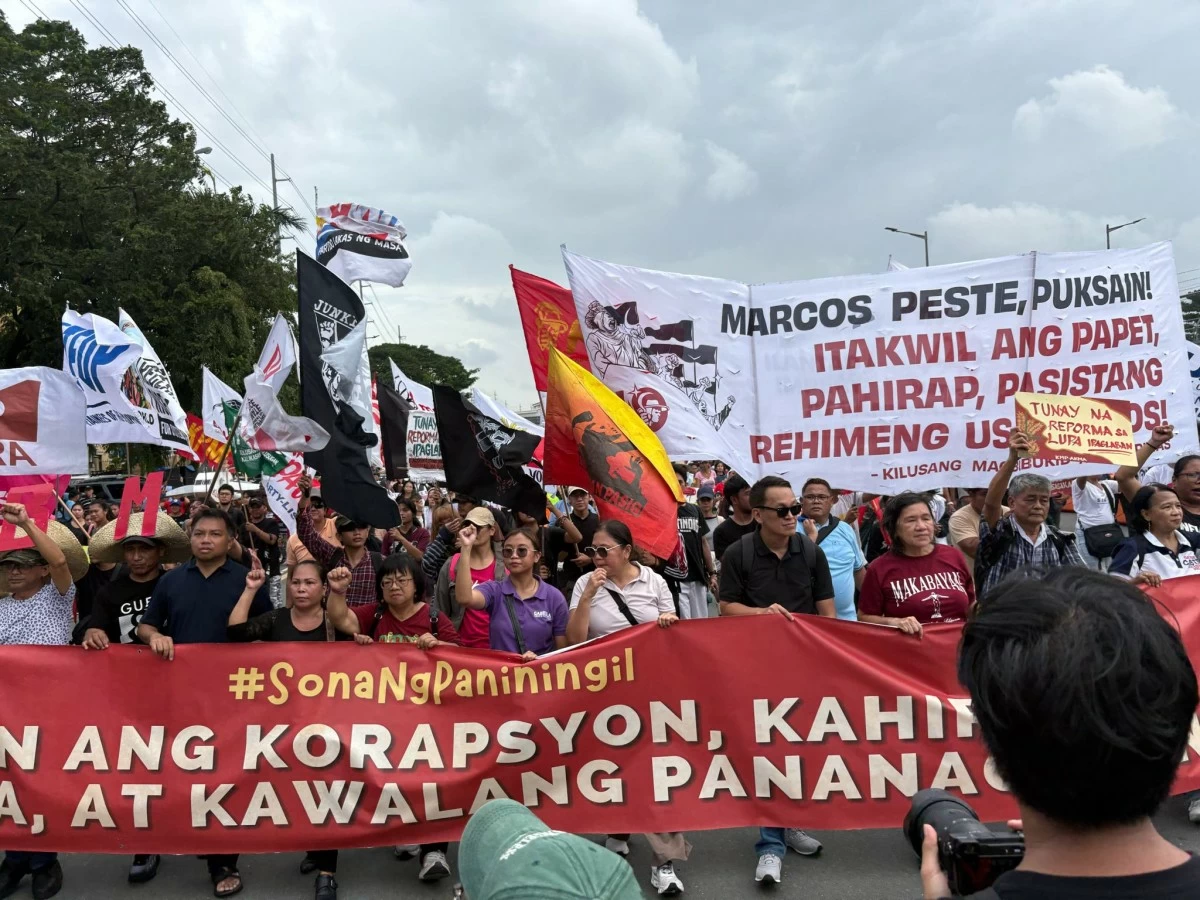 Progressive groups stage protest near St. Peter Parish, Commonwealth, Quezon City on Monday afternoon, July 28.