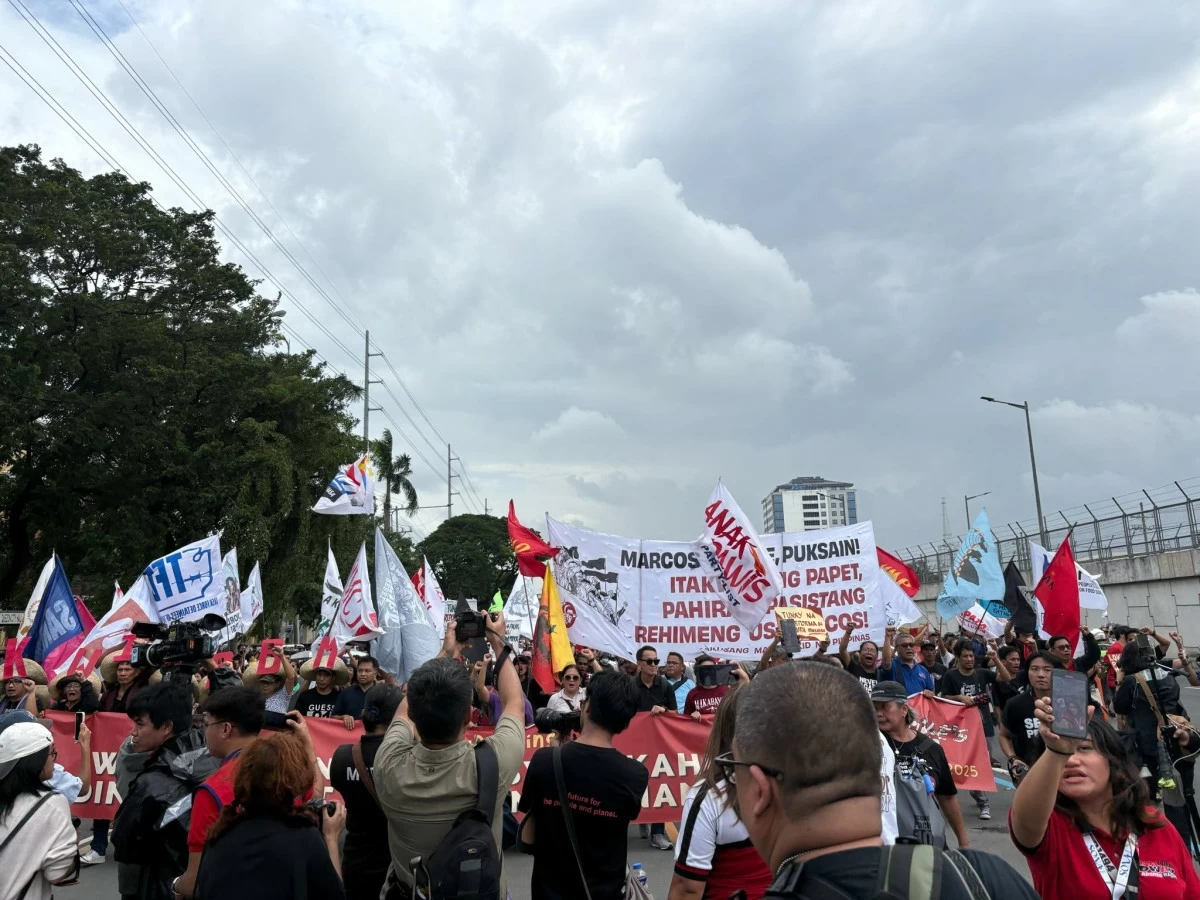 Progressive groups stage protest near St. Peter Parish, Commonwealth, Quezon City on Monday afternoon, July 28.