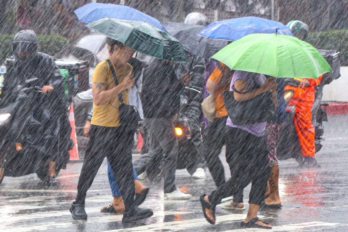 STAY DRY Rainwater can be a source of waterborne diseases and can expose you to harmful bacteria (Santi San Juan)