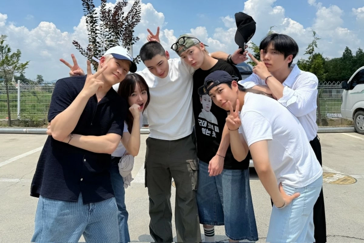 Cha Eun-woo with ASTRO members, Rocky and Moon Sua on July 28 (X) 