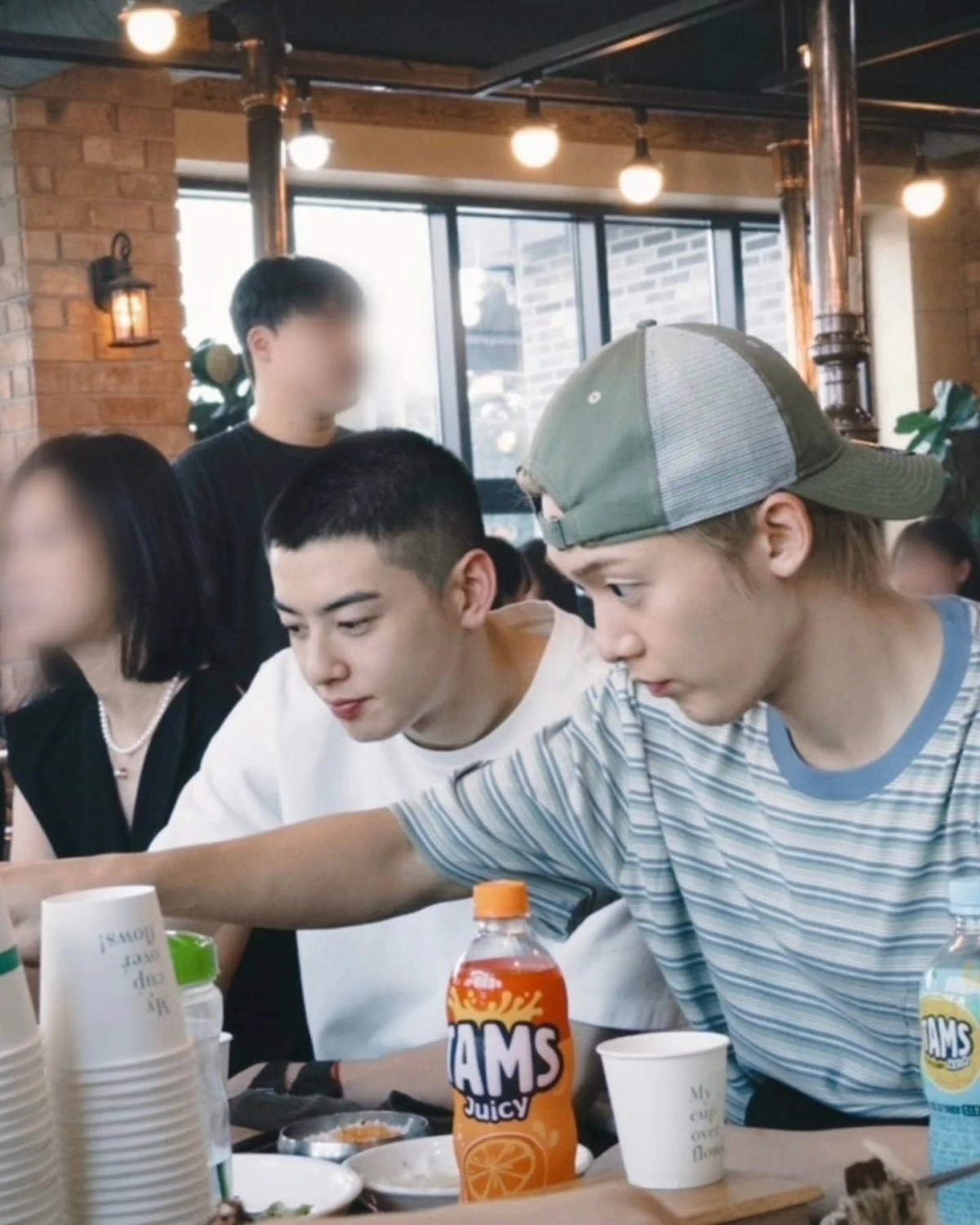 Cha Eun-woo having a meal before entering the Korea Army Training Center (Photo from ASTRO member Sanha's Instagram account) 