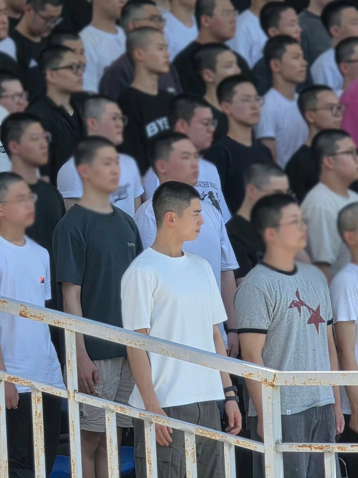 Cha Eun-woo with fellow soldiers in the Korea Army Training Center (Photo from ASTRO member Sanha's Instagram account) 