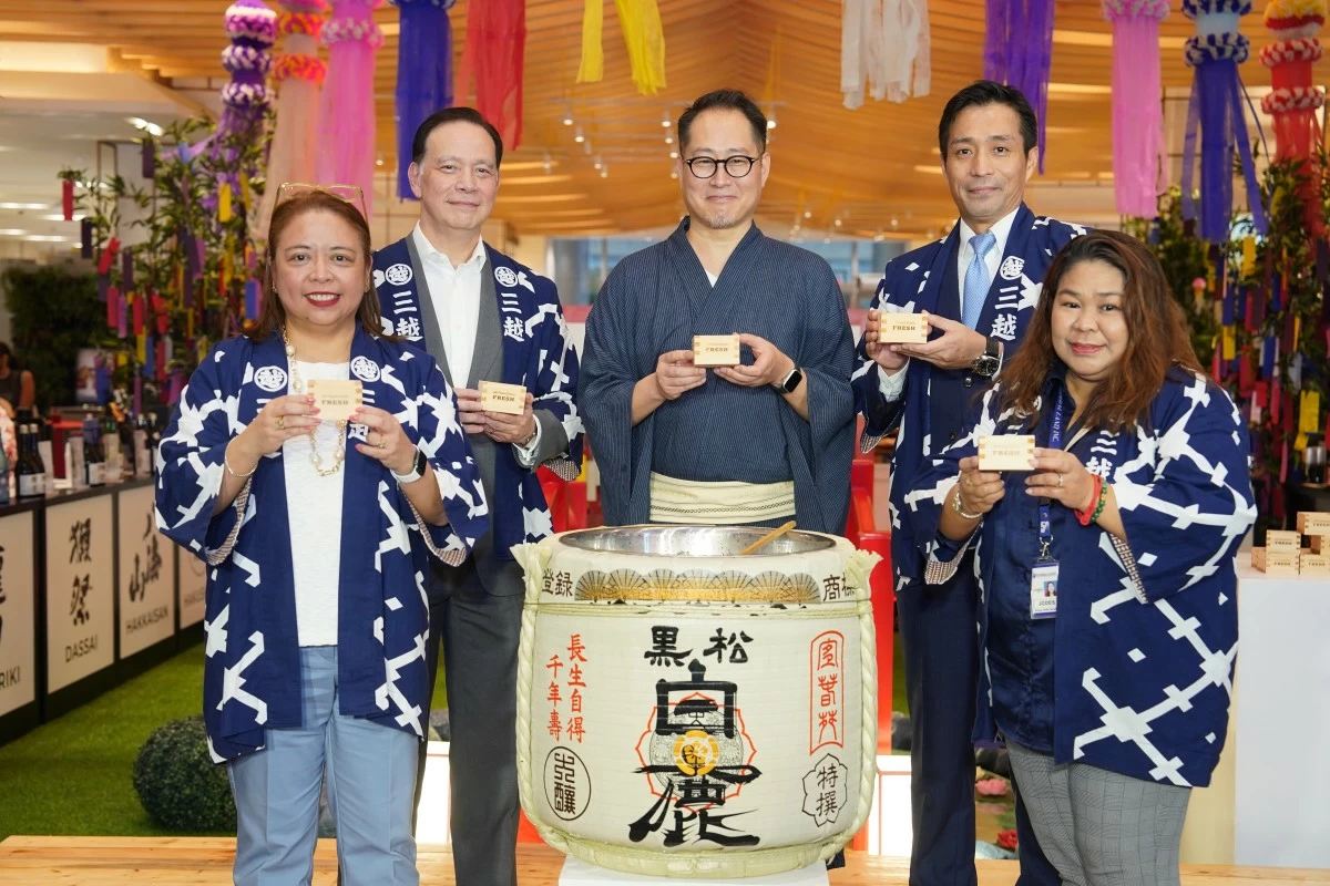 The Kagami Biraki ceremony led by Federal Land Inc. Commercial Business Group Head Charmaine Bauzon; Federal Land Inc. Vice Chairman Thomas Mirasol; MITSUKOSHI BGC General Manager Yoji Kawaguchi; Federal Land NRE Global Inc. Vice Chairman Yusuke Hirano; and Sunshine Fort North Bonifacio Retail Development Corporation Deputy General Manager Jodee Arroyo