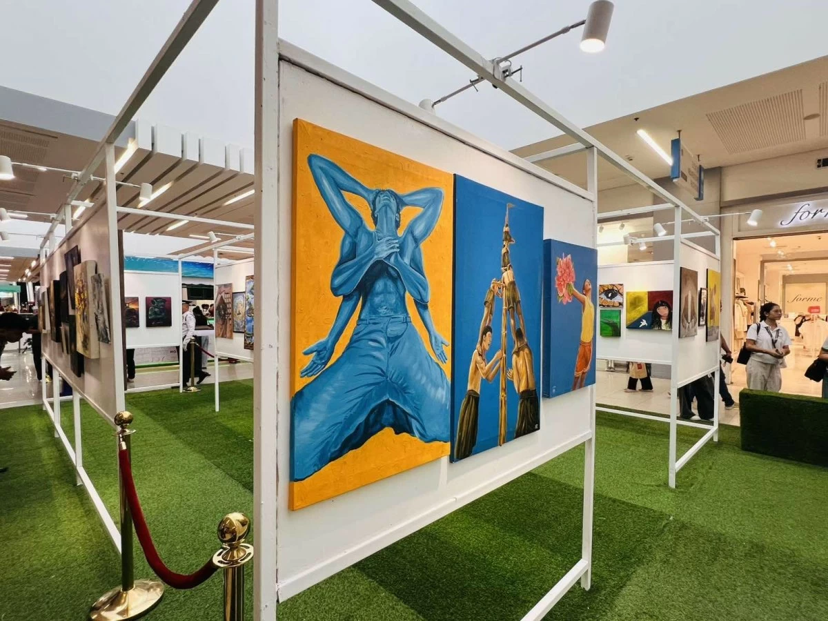 The exhibit brings together different styles and subjects, giving visitors a glimpse into the creative expressions of the region