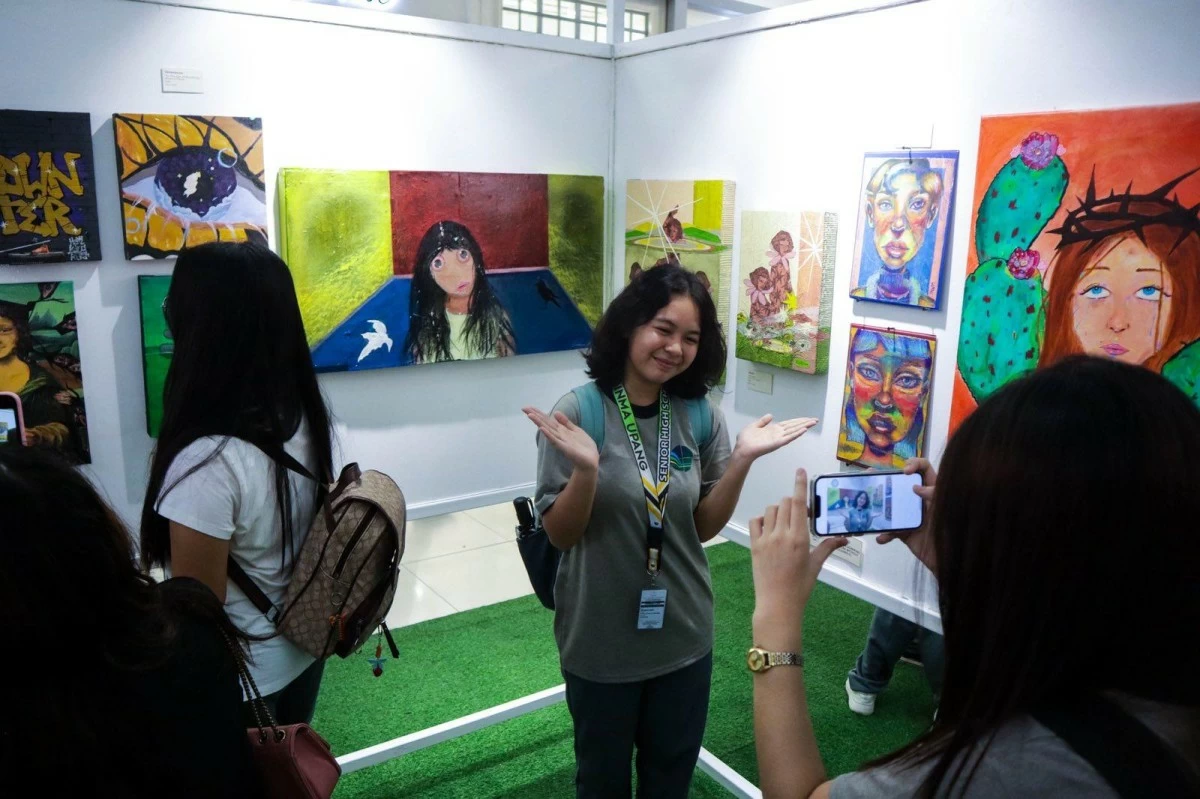 A candid photo moment shows how art connects people and creates shared experiences