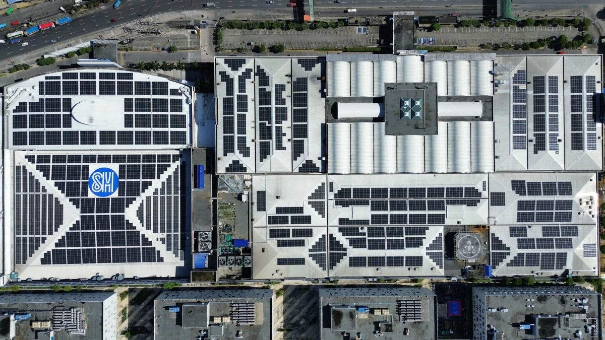 Top shot of SM City Fairview’s solar PV system that features a 3.785-megawatt peak (MWp) solar power capacity.