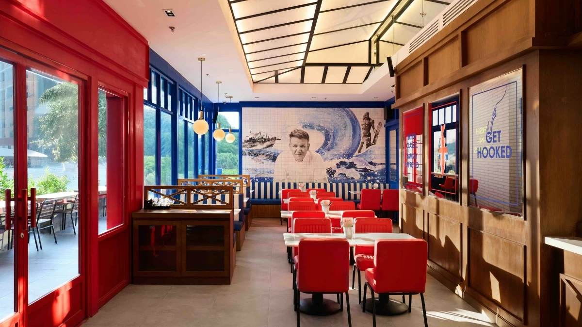 BRIT POP Decked in Union Jack reds and blues, white subway tiles, and clean modern lines, Gordon Ramsay Fish & Chips brings a crisp British flair to its bright, fast-casual space.